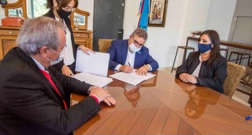 Raúl Jalil firmó los convenios con los ministerios nacionales para financiar obras y programas en Catamarca