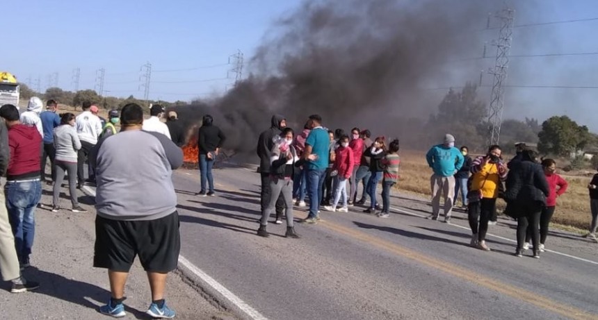 Vecinos de Quirós bloquearon el ingreso a la localidad