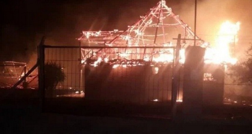 Varios incendios arrasaron con propiedades y campos en FME