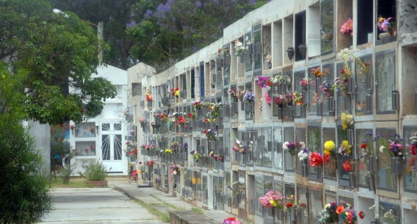 Permiten visitas sin restricciones al cementerio solo por el día del Padre