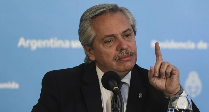 Fernández: A partir del viernes en el AMBA solo podrán usar el transporte público los esenciales