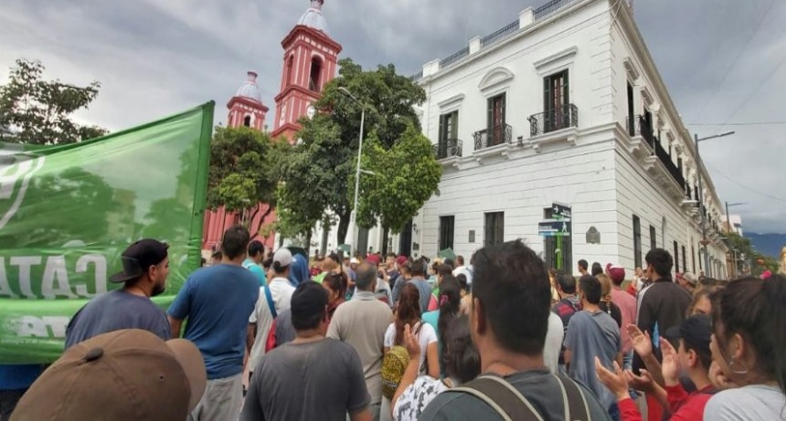 Cesanteados de la Municipalidad de Valle Viejo son reincorporados con pase a planta permanente