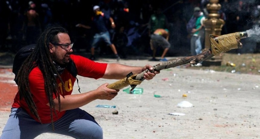 Uruguay concedió la extradición del militante que disparó un mortero casero frente al Congreso