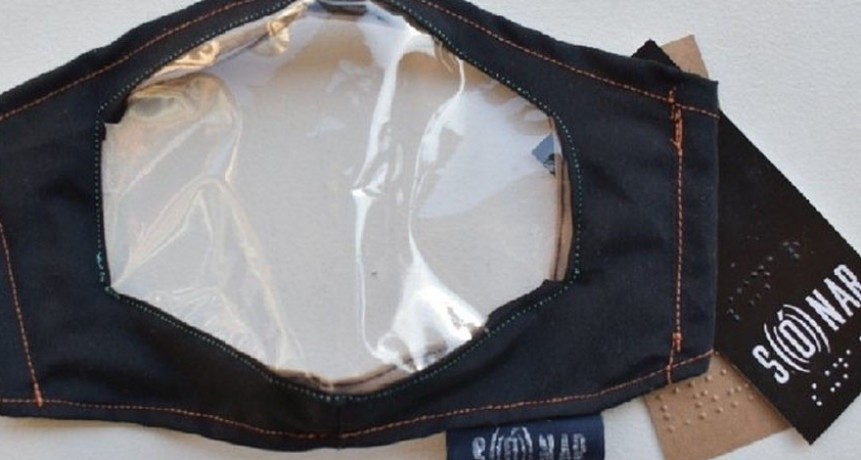 Crean barbijos transparentes y en braille para la autonomía de personas con discapacidad