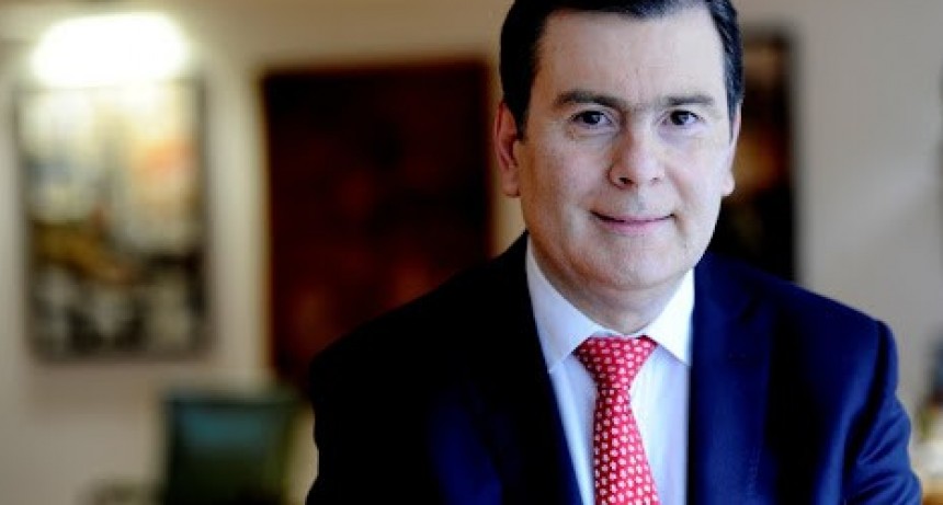 Se accidentó el gobernador de Santiago del Estero mientras manejaba una moto