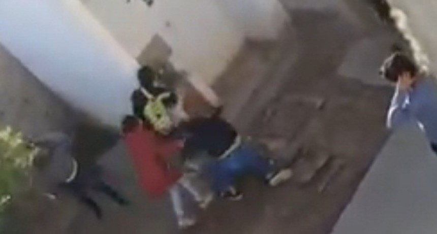 MUJER APALEADA: Se conoció un nuevo video que muestra que Luna fue atacado primero