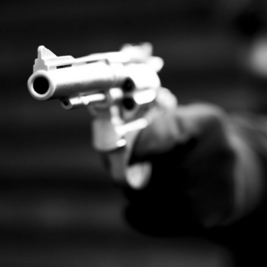 T&iacute;o y un sobrino est&aacute; grave al ser acribillados a balazos en su casa