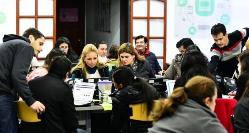 Arranc&oacute; el programa nacional &ldquo;Aprender Conectados&rdquo; para docentes del SEM