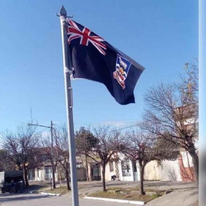"Imperdonable", izaron la bandera brit&aacute;nica de Malvinas en una plaza de Santa Fe