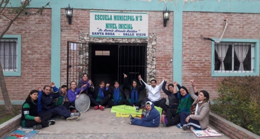 Docentes pasados a disponibilidad, impulsan la creaci&oacute;n de una escuela cooperativa en Valle Viejo