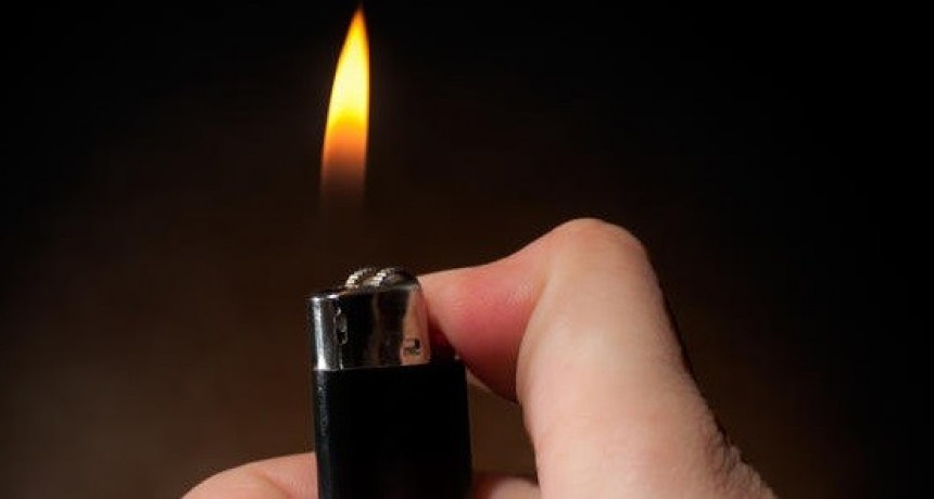 Vio a su ex con otra mujer, fue a su casa y se tir&oacute; alcohol y se prendi&oacute; fuego