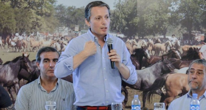 Intendente Paralizo obras para asistir con BOLSONES 
