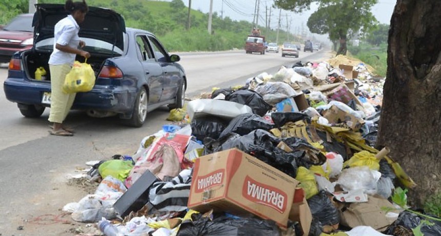 El municipio de Andalgal&aacute; multar&aacute; con 3 mil pesos a los vecinos que arrojen basura en la v&iacute;a p&uacute;blica