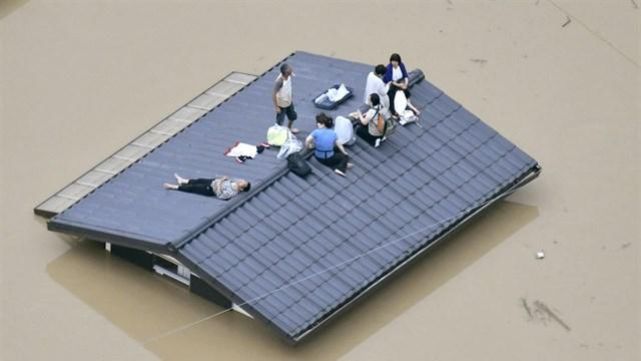 Al menos 100 muertos por lluvias torrenciales y aludes de barro en Jap&oacute;n