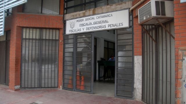 Comisario golpe&oacute; a transexual que le rob&oacute; el celular despu&eacute;s de tener sexo