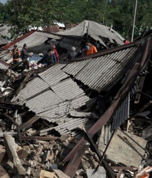 Devastador terremoto en Indonesia: 13 muertos, cientos de heridos y destrozos