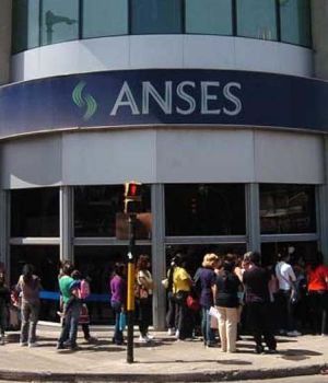 Fuerte interna en Cambiemos por recortes a la AUH