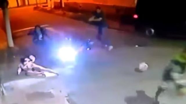 Intent&oacute; robar una moto y su due&ntilde;o era polic&iacute;a: muri&oacute; acribillado a tiros