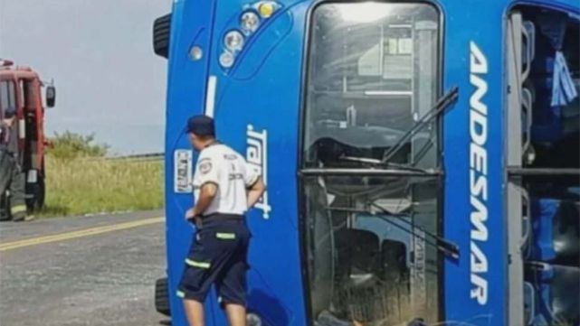 Volc&oacute; micro de larga distancia en Chubut: 9 heridos