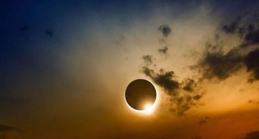 Sin la protección permitida, ver el eclipse causa daño