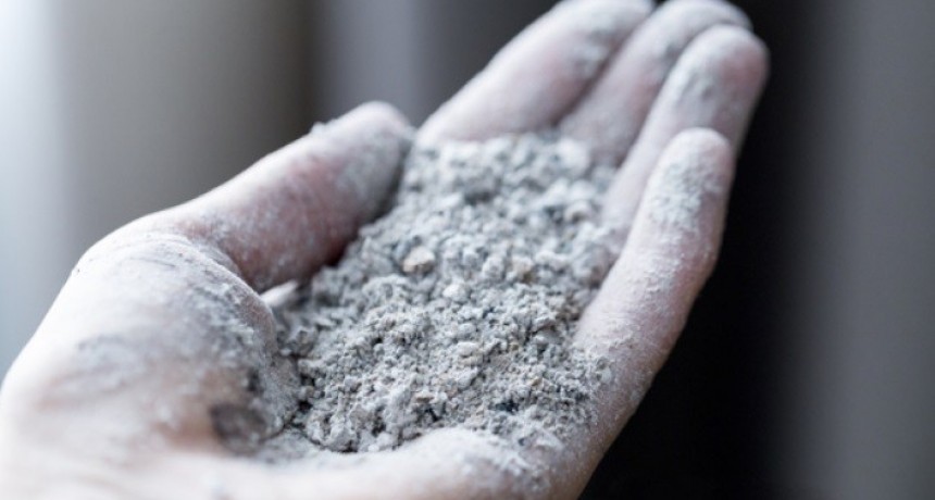 La tribu que se alimenta de cenizas de sus parientes muertos