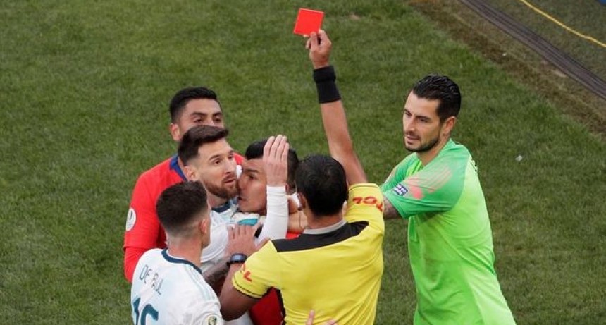 Diaz de Vivar explico porque expulso a Messi