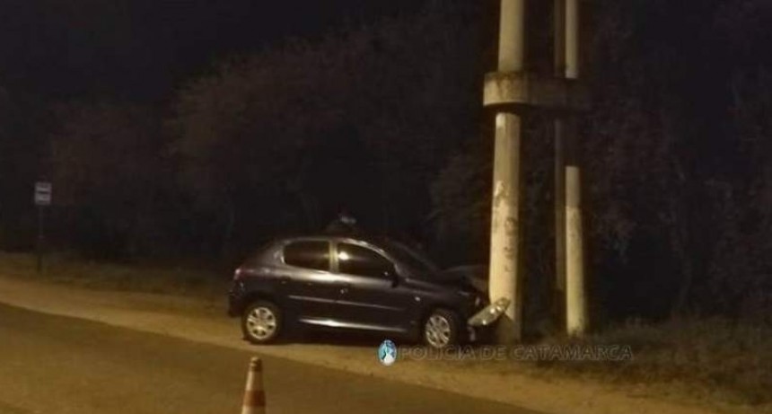Camino a El Rodeo, se estrelló contra una doble columna de cemento