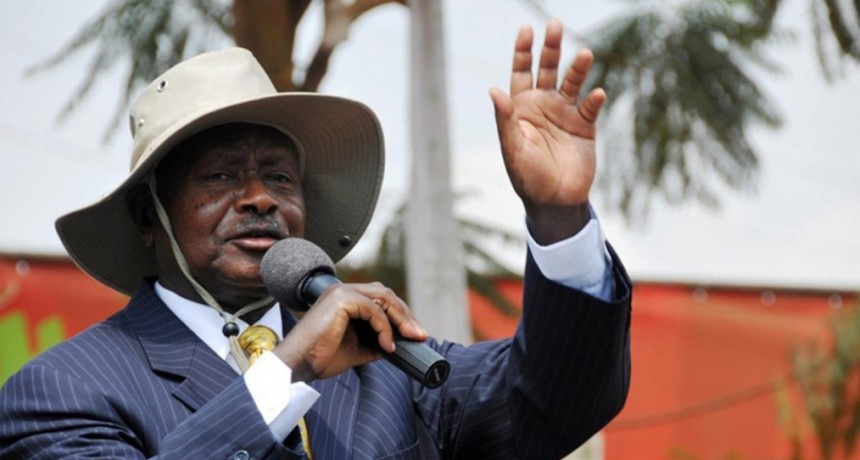 Encarcelan a una activista ugandesa por escribir un poema sobre la vagina de la madre del presidente