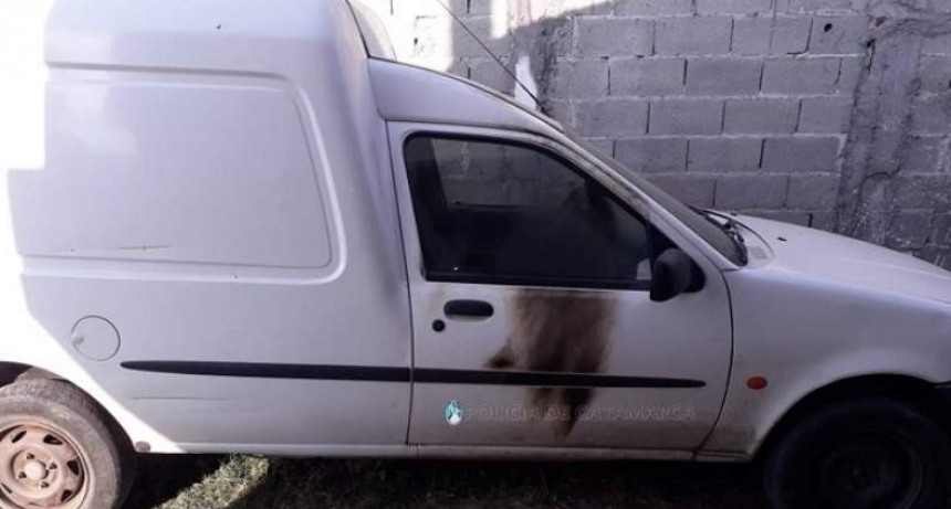Amenazó a una mujer y le prendió fuego el auto