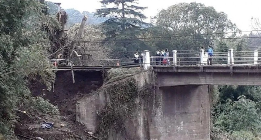 Un obrero muerto y otro herido al derrumbarse puente en Tucumán