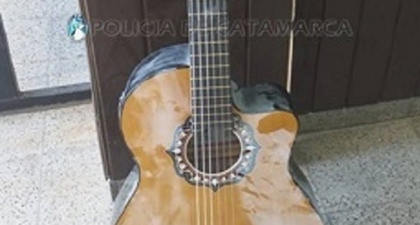 Lo detienen con una guitarra robada