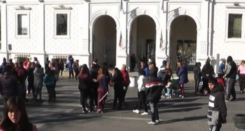 Piquete de vecinos que piden trabajo