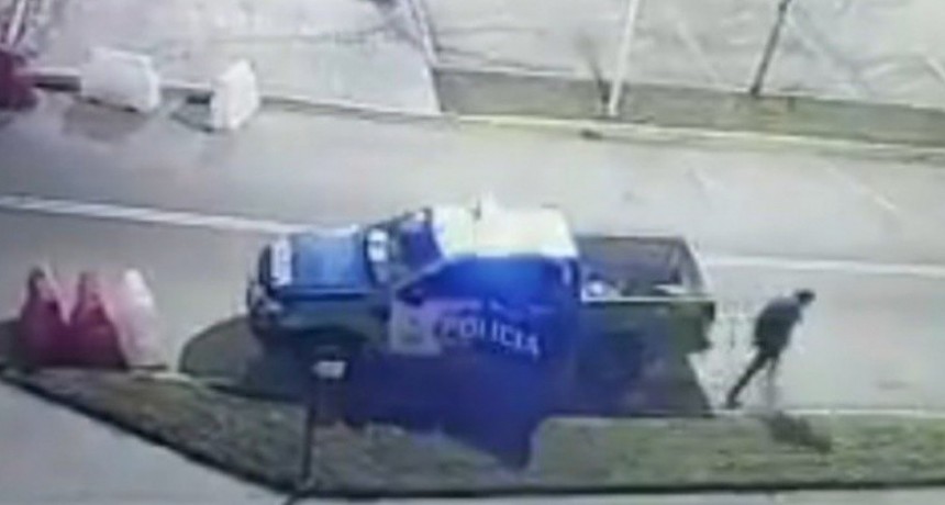 Policías se durmieron y preso escapó esposado de un patrullero