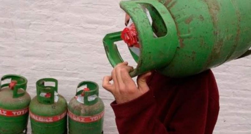 Atraparon a ladrones de garrafas y familiares agredieron a los policías