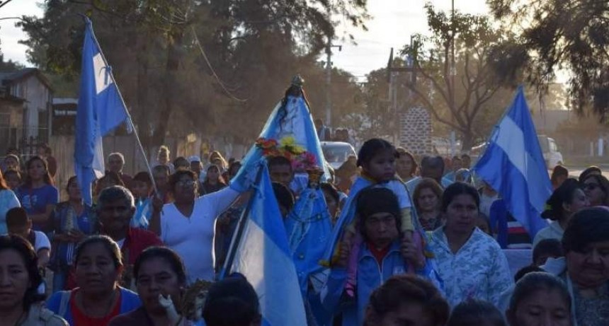 Multitudinaria muestra de fe en el paso de la Virgen del Valle por Pichanal