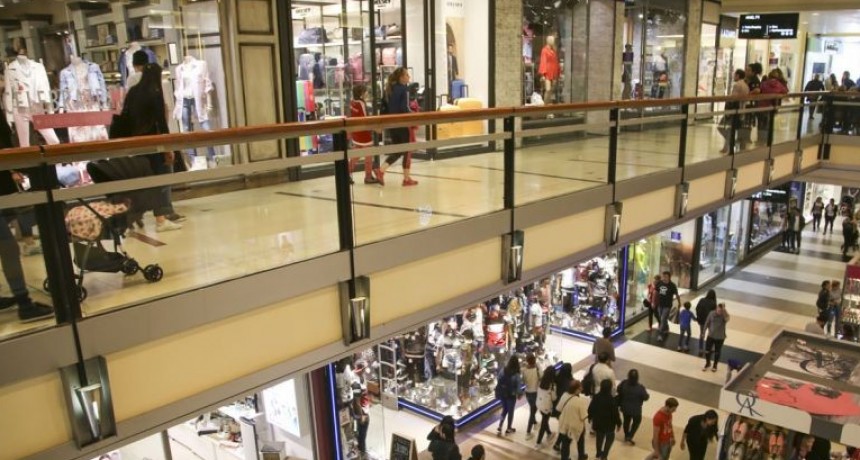 El consumo no reacciona: ventas en súper y shopping cayeron hasta casi 19% en mayo