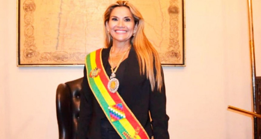 Jeanine Áñez, presidenta interina de Bolivia, informó que dio positivo para coronavirus