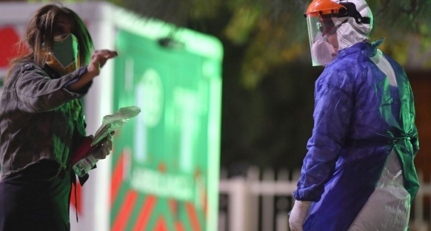 En la provincia de Buenos Aires advirtieron que con estos números, en dos semanas se saturaría el sistema sanitario