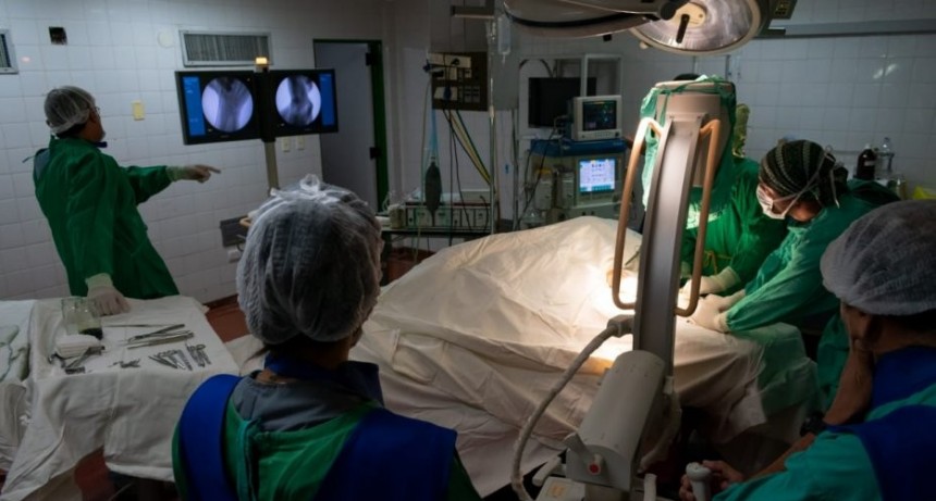 Médicos del San Juan Bautista extirparon a una paciente un tumor de enorme tamaño