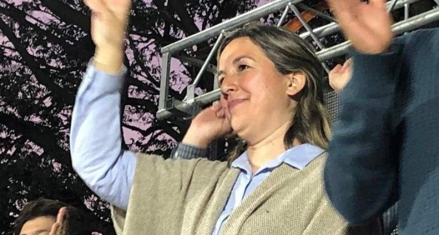 Un asistente de Zenteno le arrojó un bolsón a un vecino por el alambrado porque se negó a atenderlos