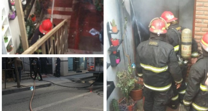 Policías rescatan a un sexagenario  y sofocaron el incendio de una vivienda en el centro de la Capital