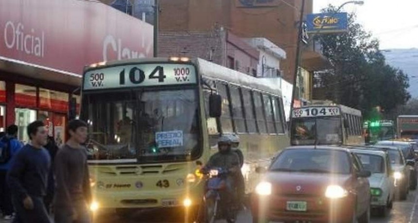 Restringirán el acceso de vehículos al microcentro y los colectivos irán por las avenidas