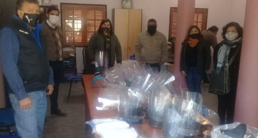 Centro de Formación Profesional de Hullapima entregó máscaras y barbijos