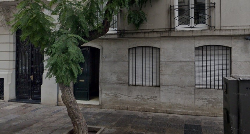 Encuentran a un hombre muerto y envuelto en una cortina en un edificio de Recoleta