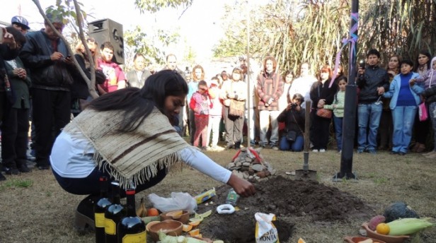 Homenaje a la Pachamama en la Casa de la Cultura