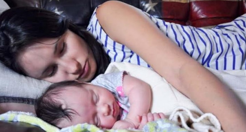 Aconsejan a los padres no dormir con sus beb&eacute;s en un mismo lecho por los riesgos que ello implica