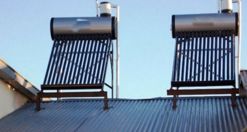 Proponen que las casas construidas por el IPV usen calefones solares