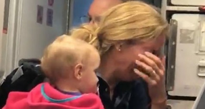 A pesar de tener su beb&eacute; en brazos, recibi&oacute; una brutal golpiza