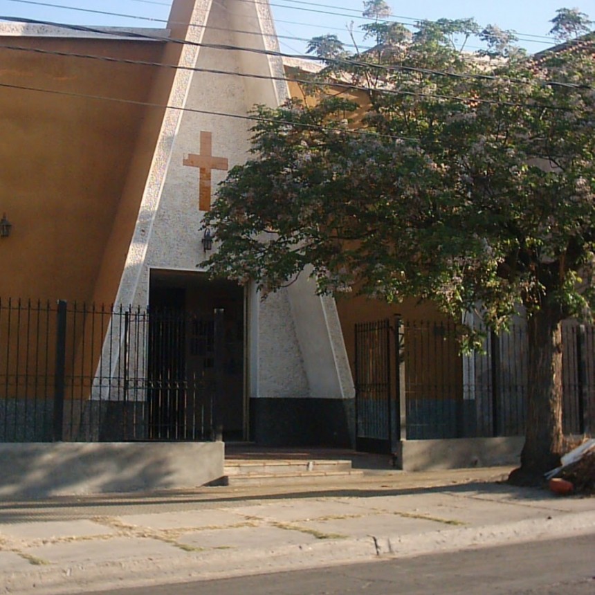 Pintaron la Iglesia SANTA TERESITA con la leyenda SERA LEY
