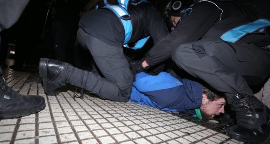 Aborto: tras el rechazo a la legalizaci&oacute;n se produjeron incidentes en la zona del Congreso